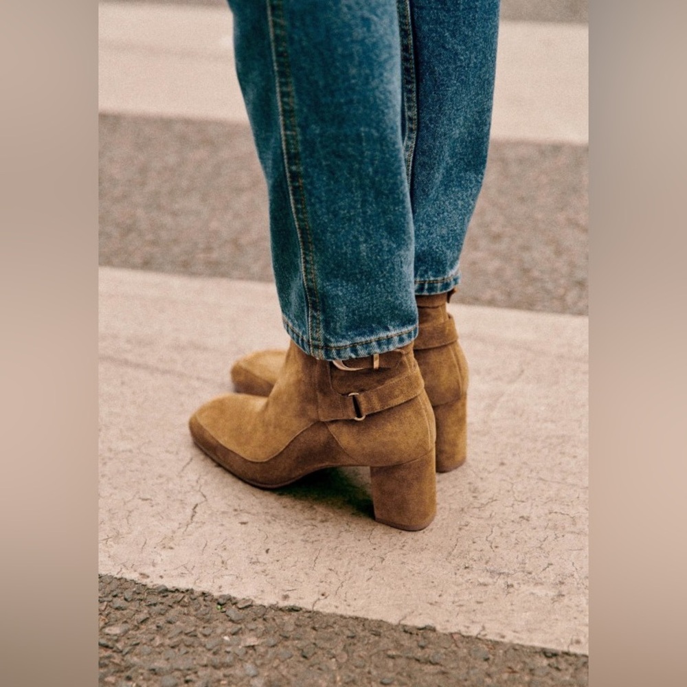 Sézane Brooklyn Boots in Taupe FR 38 / US 7